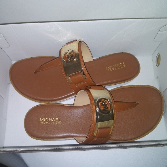 Michael Kors sandals Briar Thong Slide Sandals - Picture 3 of 8